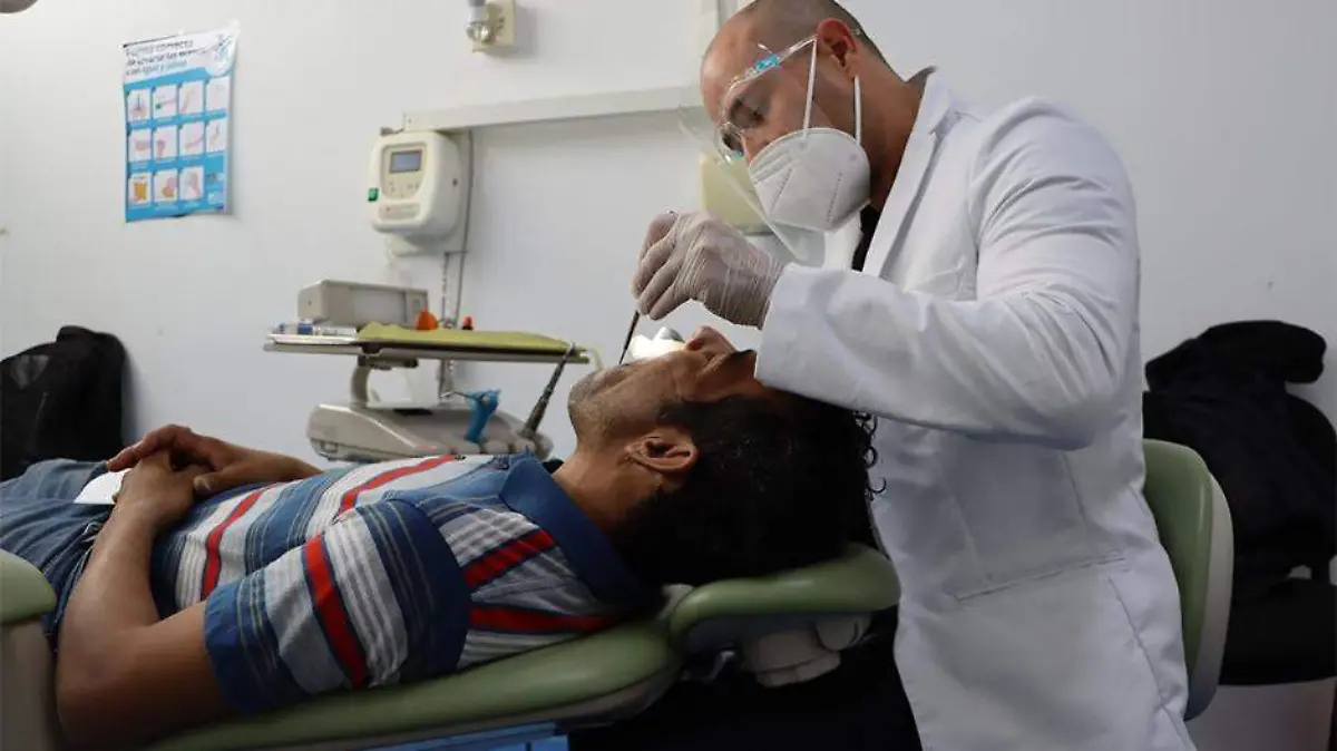 CREE otorga servicios medicos integrales dentista